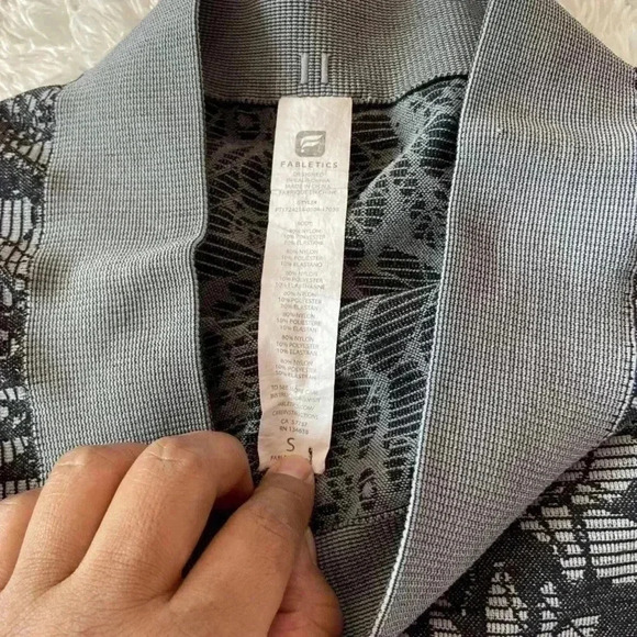 Fabletics] Sebastian Seamless Floral Leggings - Picture 8 of 10